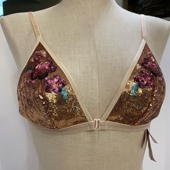 VS BRALETTE 👙 SIZE SMALL  ✨ NWT✨ - Picture 1 of 10